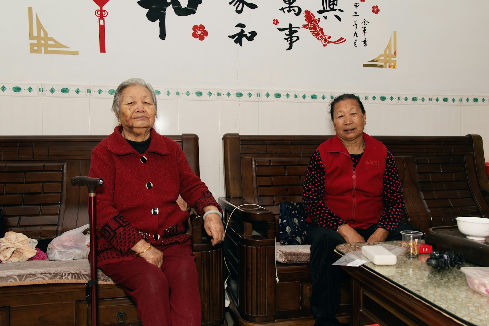 老年人能力评估上门作业：评估师到老人家中采集信息